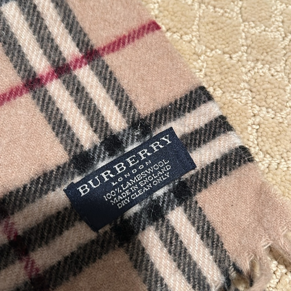 Authentic Burberry Nova check scarf - Picture 2 of 6